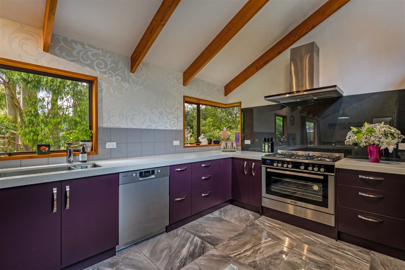 28 Springdale Grove, Fitzherbert, Palmerston North - Carousel 2