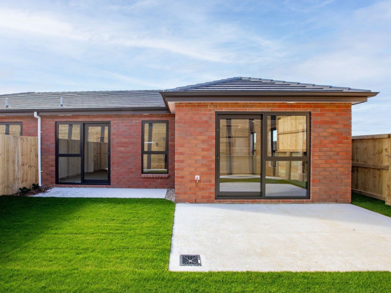 7 Waruhia Crescent, Rototuna North, Hamilton - Carousel 2
