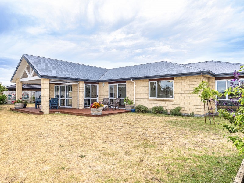 6 Attrill Place, Tawhero, Whanganui - Carousel 1