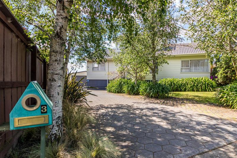 3 Sikkim Crescent, Clover Park, Auckland - Carousel 1
