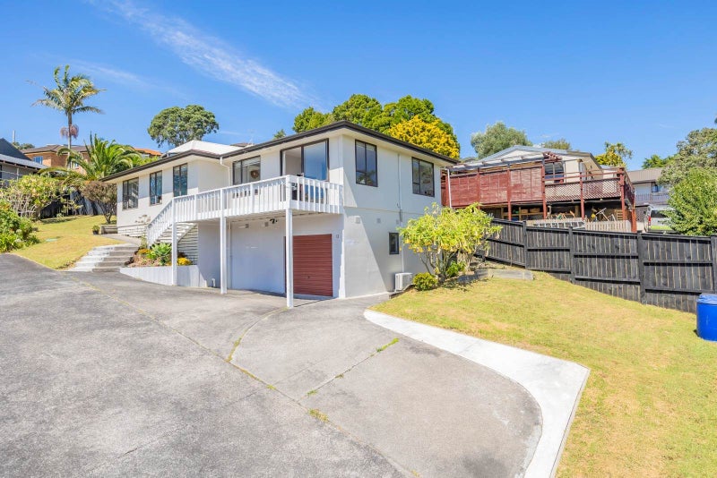 1/12 Exeter Place, Unsworth Heights, Auckland - Carousel 1