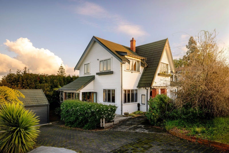 69 Forest Lake Road, Forest Lake, Hamilton - Carousel 1