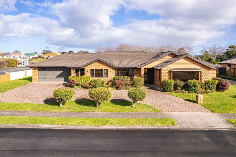 1 Gilligan Close, College Estate, Whanganui - Carousel 1