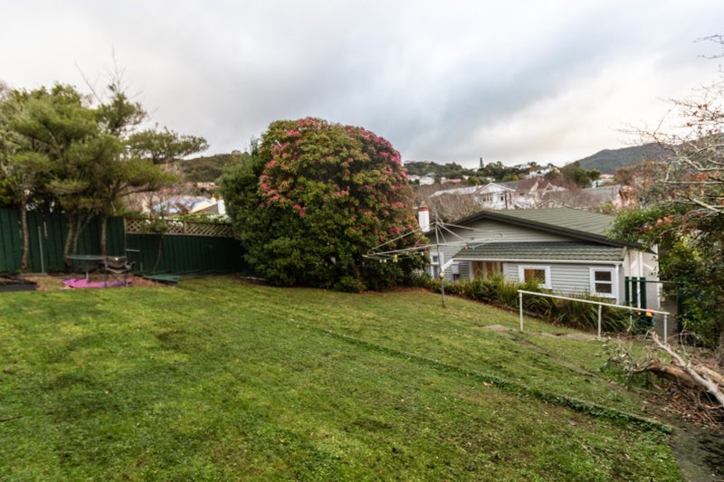3 Burrows Avenue, Karori, Wellington - Carousel 2