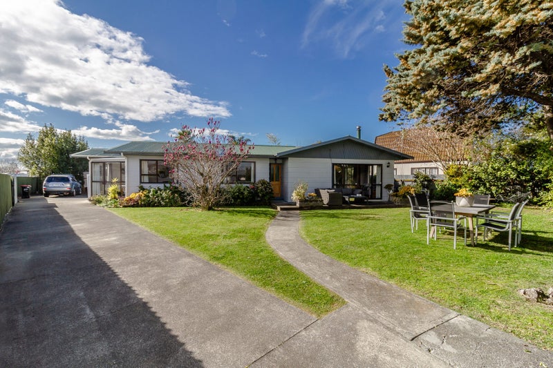 8 Lannie Place, Greenmeadows, Napier - Carousel 2