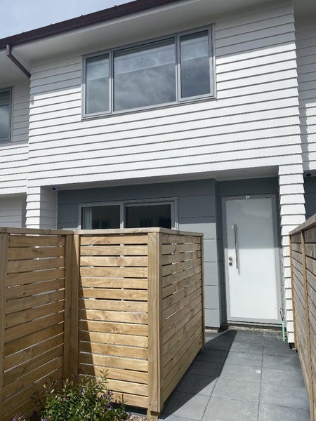 11 John Reynolds Square, Hutt Central, Lower Hutt - Carousel 1