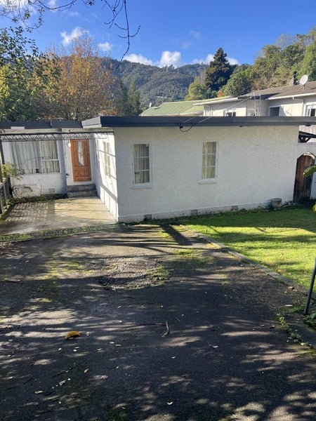 11 Kopara Grove, Stokes Valley, Lower Hutt - Carousel 1