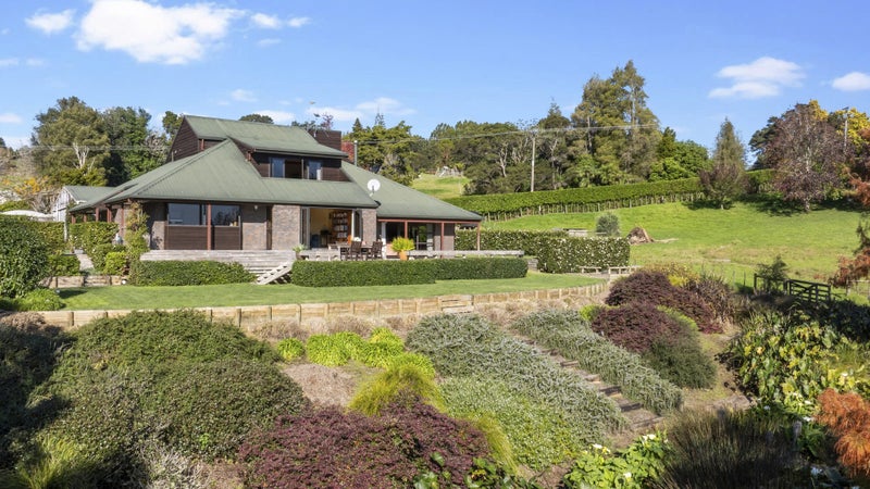 35 Kauri View Road, Papakura - Carousel 1