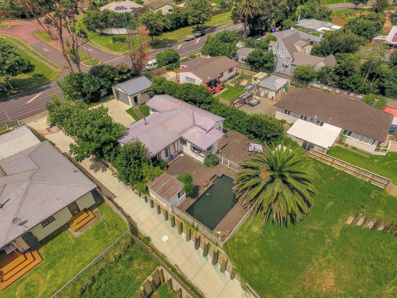 99 Welcome Bay Road, Welcome Bay, Tauranga - Carousel 1