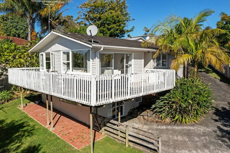 8 Weatherly Road, Torbay, Auckland - Carousel 1