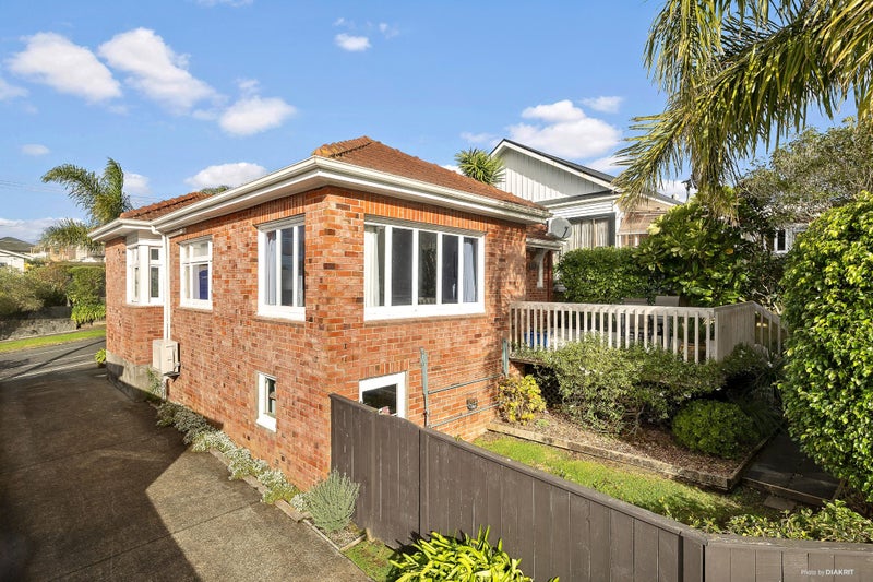 6 Renfrew Avenue, Sandringham, Auckland - Carousel 21