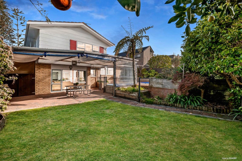 8 Trident Place, Shelly Park, Auckland - Carousel 1