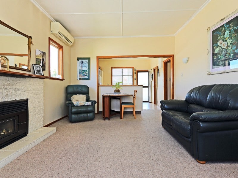 217 Tudor Avenue, Mayfair, Hastings - Carousel 2