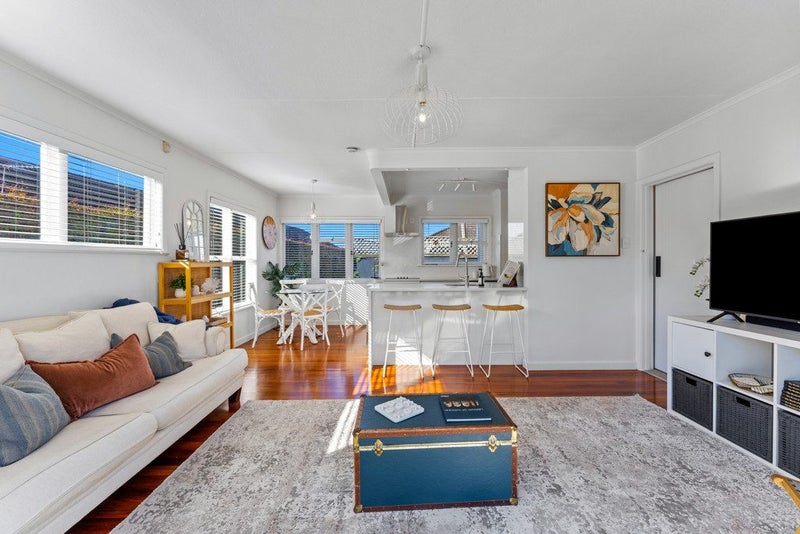 1/15 Stanley Avenue, Milford, Auckland - Carousel 2