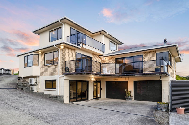 10 Larsen Place, Merrilands, New Plymouth - Carousel 2