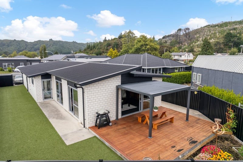 14 Passchendaele Grove, Trentham, Upper Hutt - Carousel 2