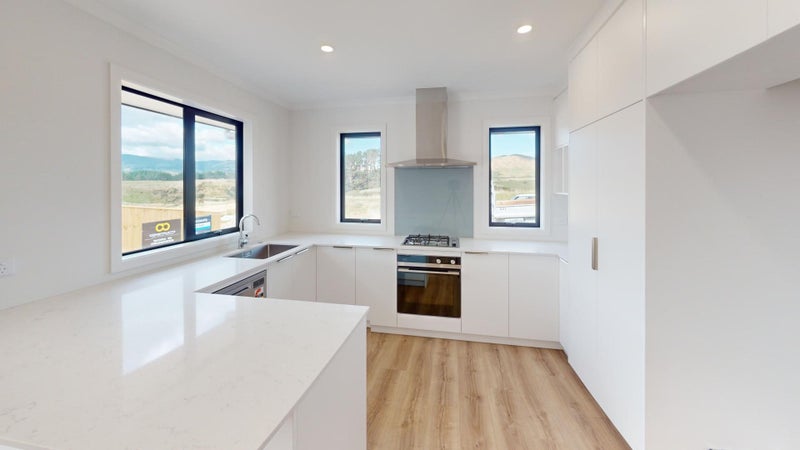 5 Corfu Crescent, FITZHERBERT - Carousel 2