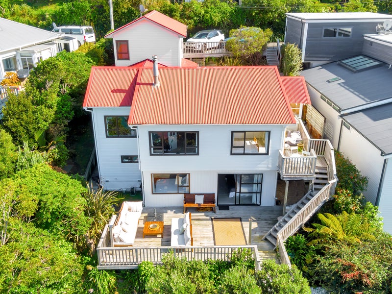12 Nakora Road, Karaka Bays, Wellington - Carousel 1