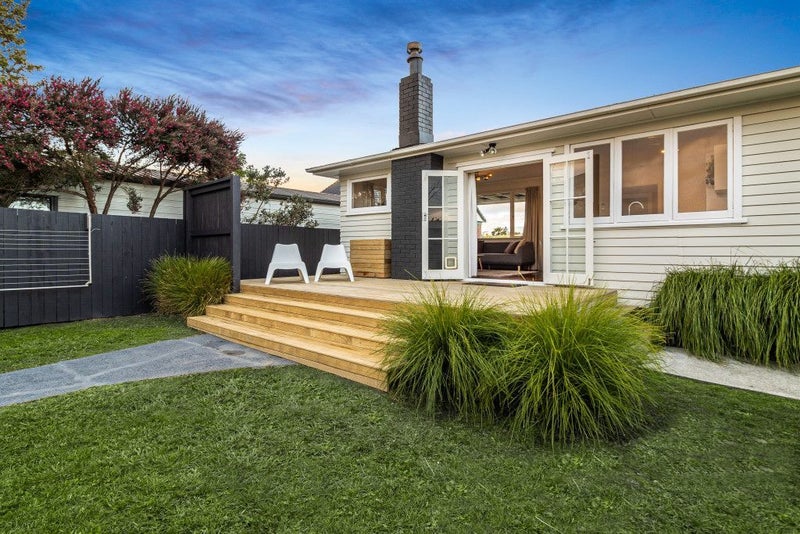 70 Point Chevalier Road, Point Chevalier, Auckland - Carousel 2