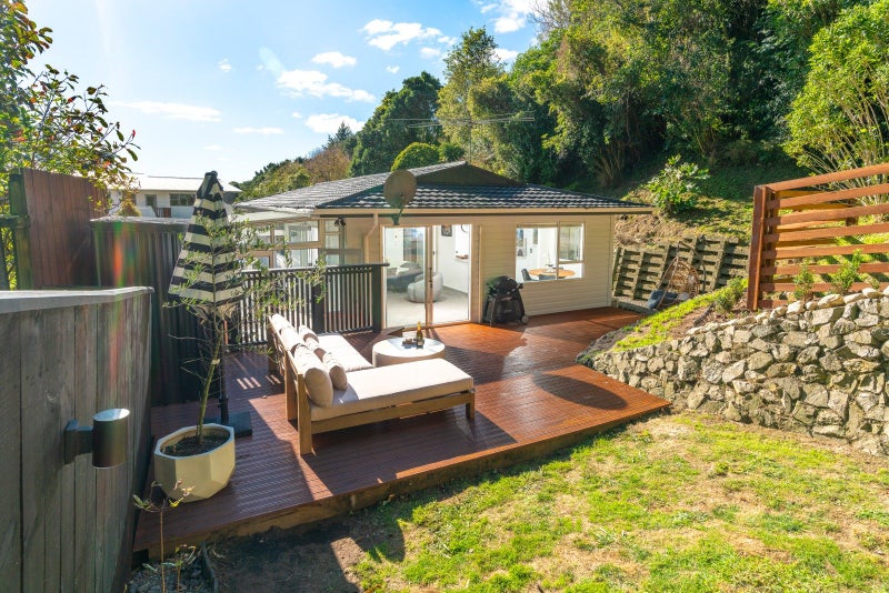 19D Mahoe Street, Tawa, Wellington - Carousel 1