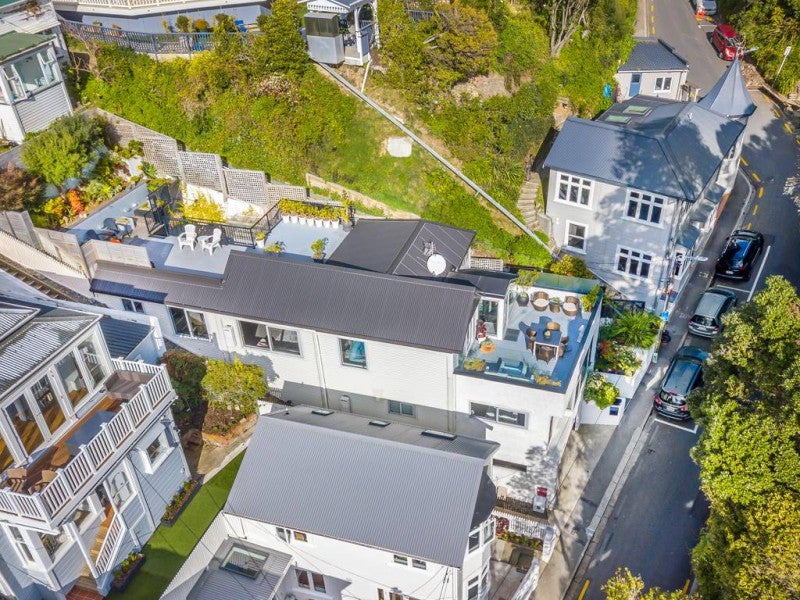 17 Hay Street, Oriental Bay, Wellington - Carousel 2