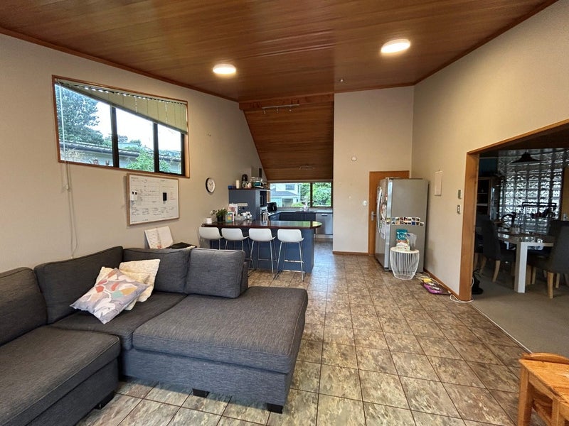 16 Trevor Terrace, Paremata, Porirua - Carousel 2