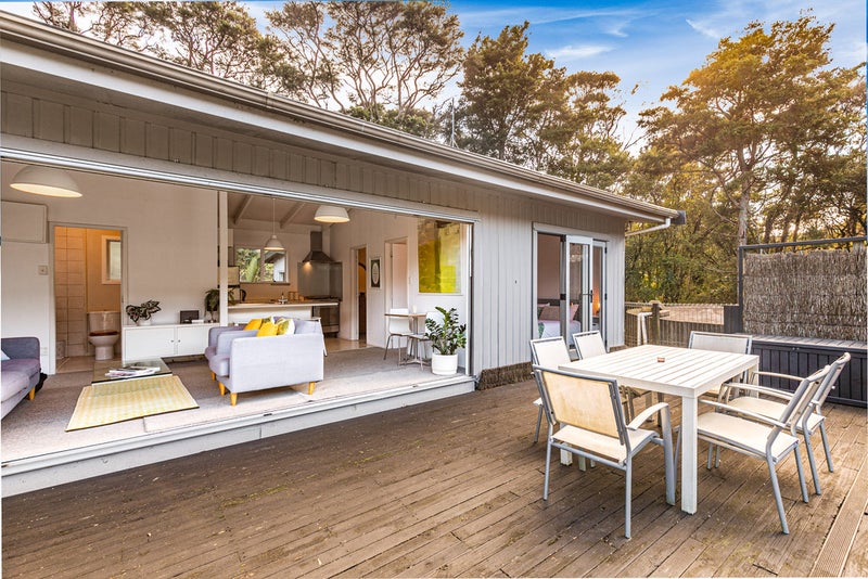 60 Bay Road, Ostend, Waiheke Island - Carousel 1