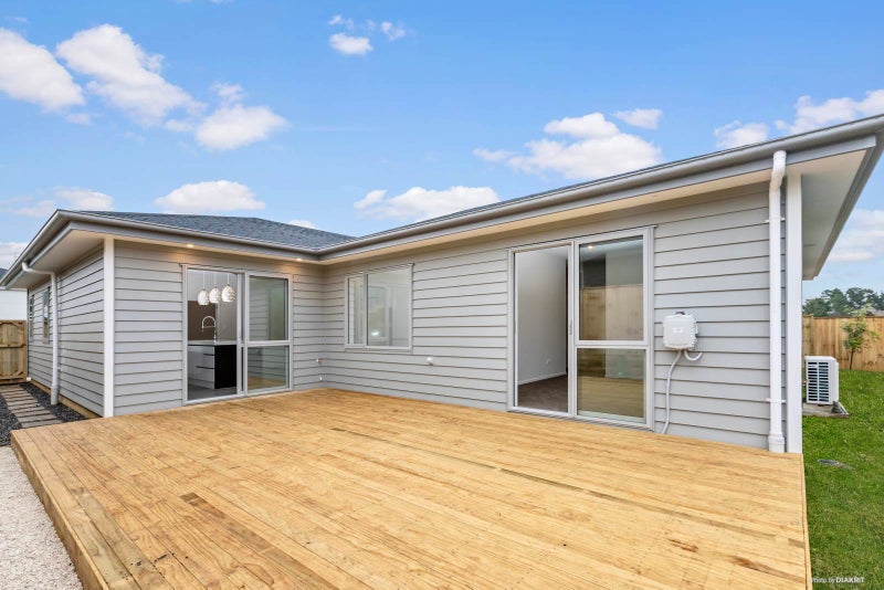 38 Jeroboam Loop, Kumeū - Carousel 2