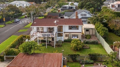 2A Takarunga Road, Devonport, Auckland - Carousel 1