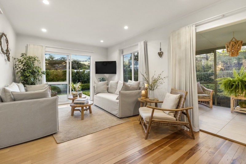 2 Ridge Road, Oneroa, Waiheke Island - Carousel 2