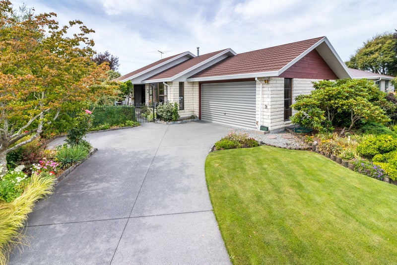 6 Connemara Drive, Northwood, Christchurch - Carousel 1
