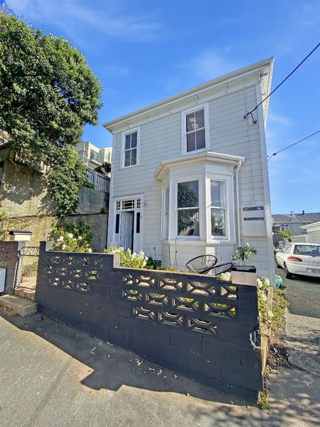 51 Scarborough Terrace, Mount Victoria, Wellington - Carousel 19