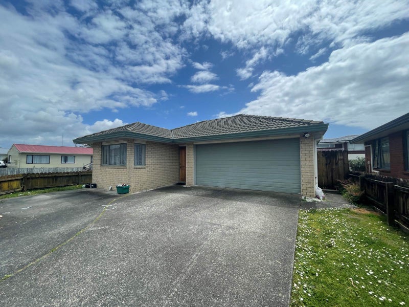 2 Wheaton Place, Glen Eden, Auckland - Carousel 1