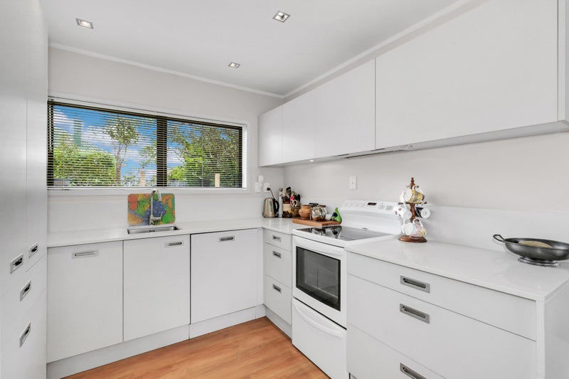 2/255 Meola Road, Point Chevalier, Auckland - Carousel 2