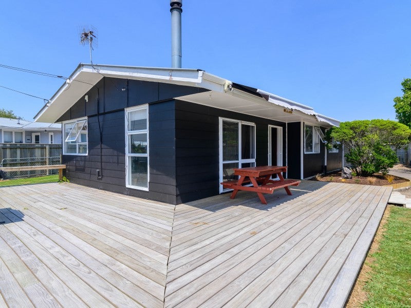 22 Fenruss Street, Fairy Springs, Rotorua - Carousel 1