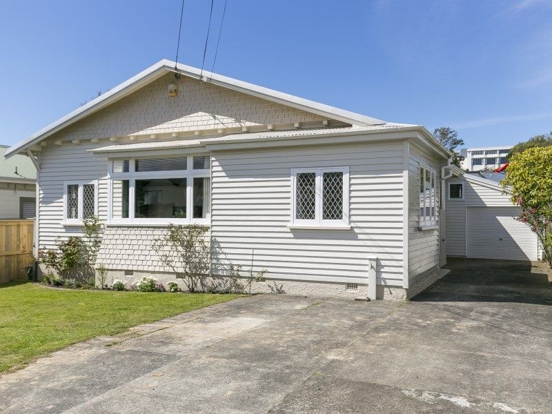 15 Campbell Street, Karori, Wellington - Carousel 1
