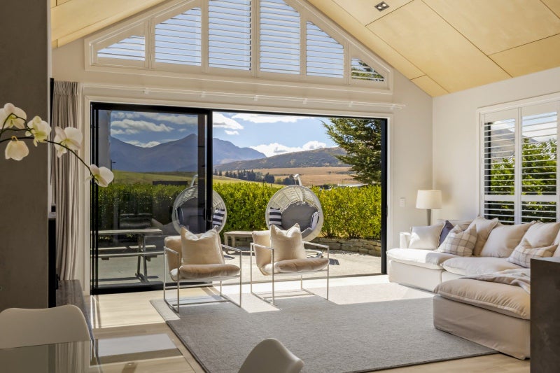 8 Soudley Court, Jacks Point, Queenstown - Carousel 1