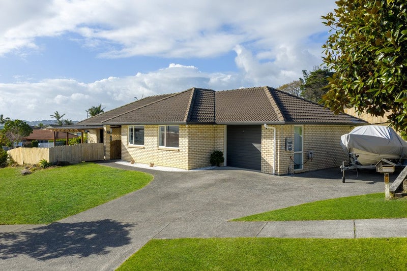 2 Libnai Avenue, Clover Park, Auckland - Carousel 1