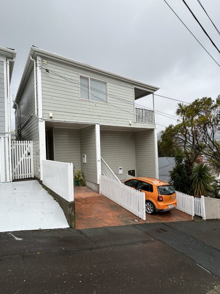 55 Scarborough Terrace, Mount Victoria, Wellington - Carousel 1