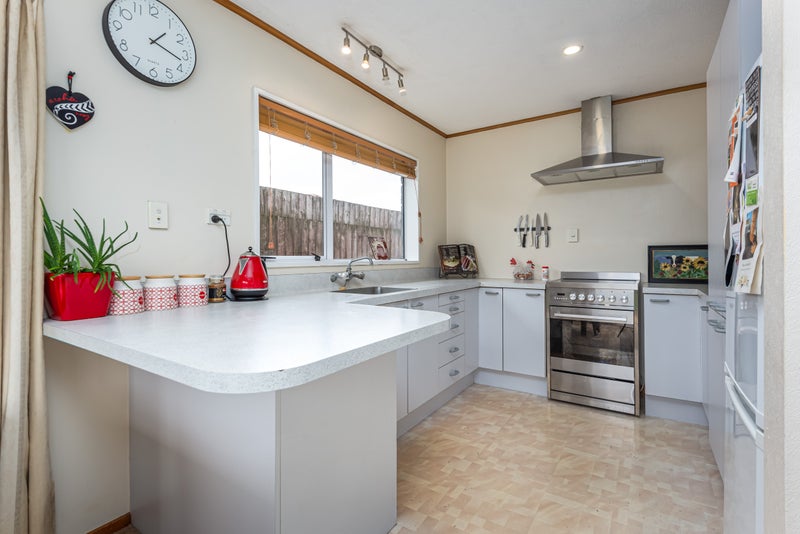 17 Honeysuckle Place, Northcote, Christchurch - Carousel 2