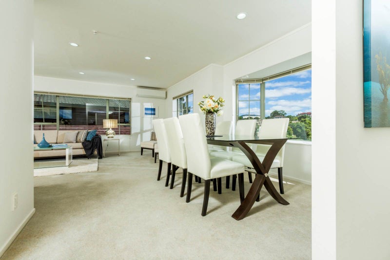 2/7 Mandica Place, Sunnynook, Auckland - Carousel 2