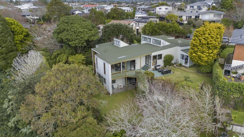 23 Montana Place, Merrilands, New Plymouth - Carousel 1