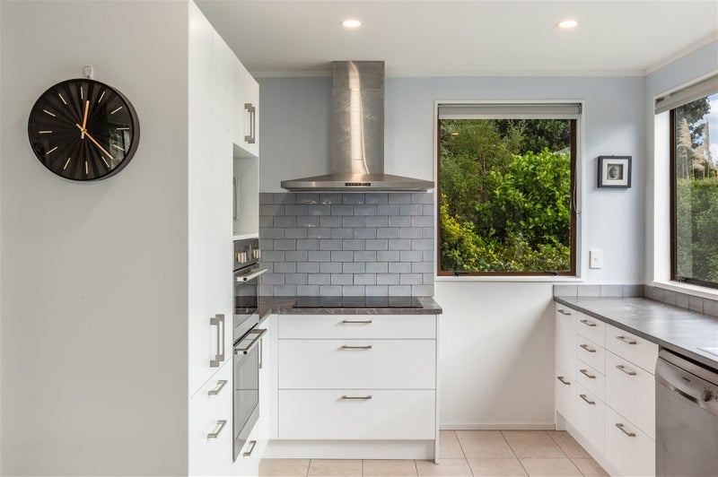 1 Kinnel Grove, Papakowhai, Porirua - Carousel 2