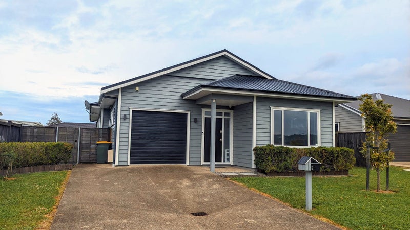 12 Aro Mato Place, Huapai, Kumeu - Carousel 1
