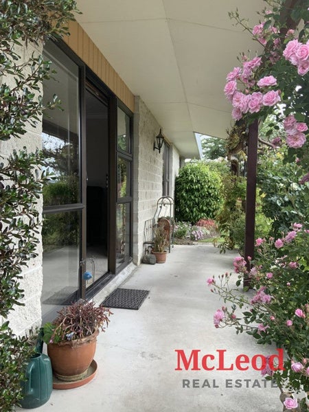 17 Woodham Drive, Allenton, Ashburton - Carousel 1