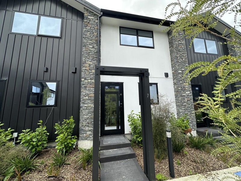 4/7 Milne Crescent, Taita, Lower Hutt - Carousel 1
