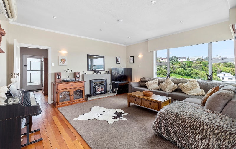 12 Elphinstone Avenue, Strathmore Park, Wellington - Carousel 1