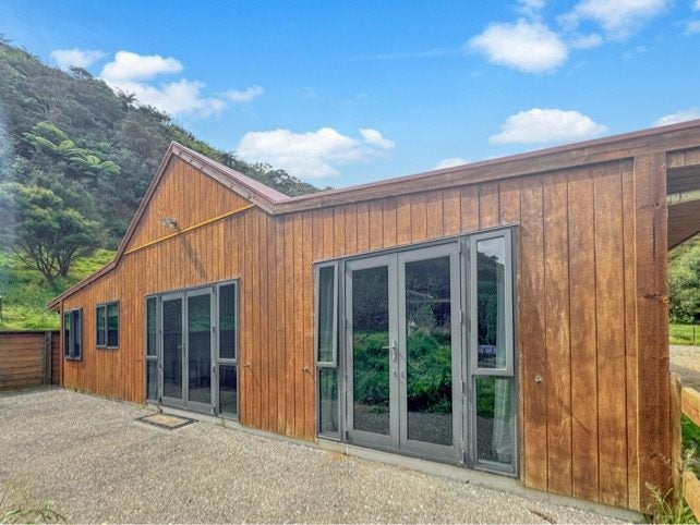 320 South Karori Road, Karori, Wellington - Carousel 1