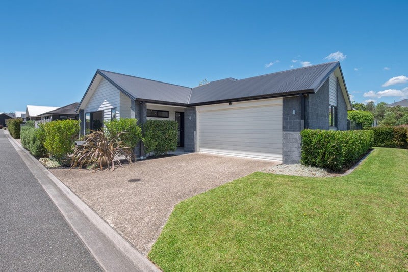 2 Sable Lane, Pyes Pa, Tauranga - Carousel 1