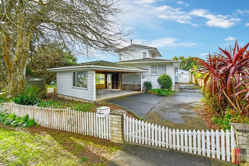11 Sandrine Avenue, Clover Park, Auckland - Carousel 1